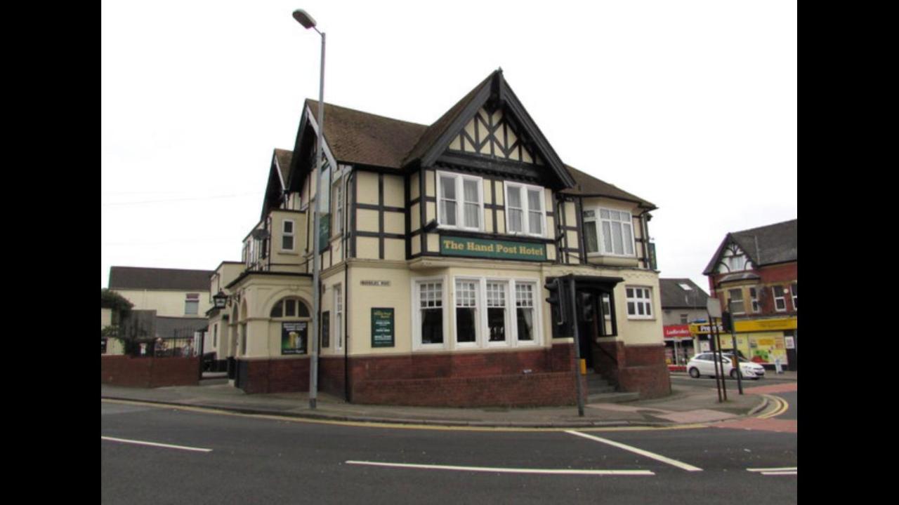 Handpost Lodge Newport  Exterior foto